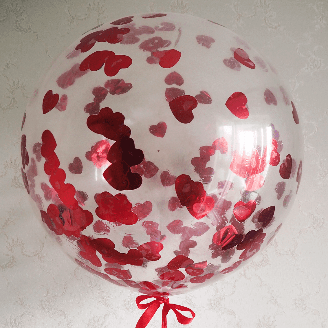 Большой шар с конфетти сердечки красные