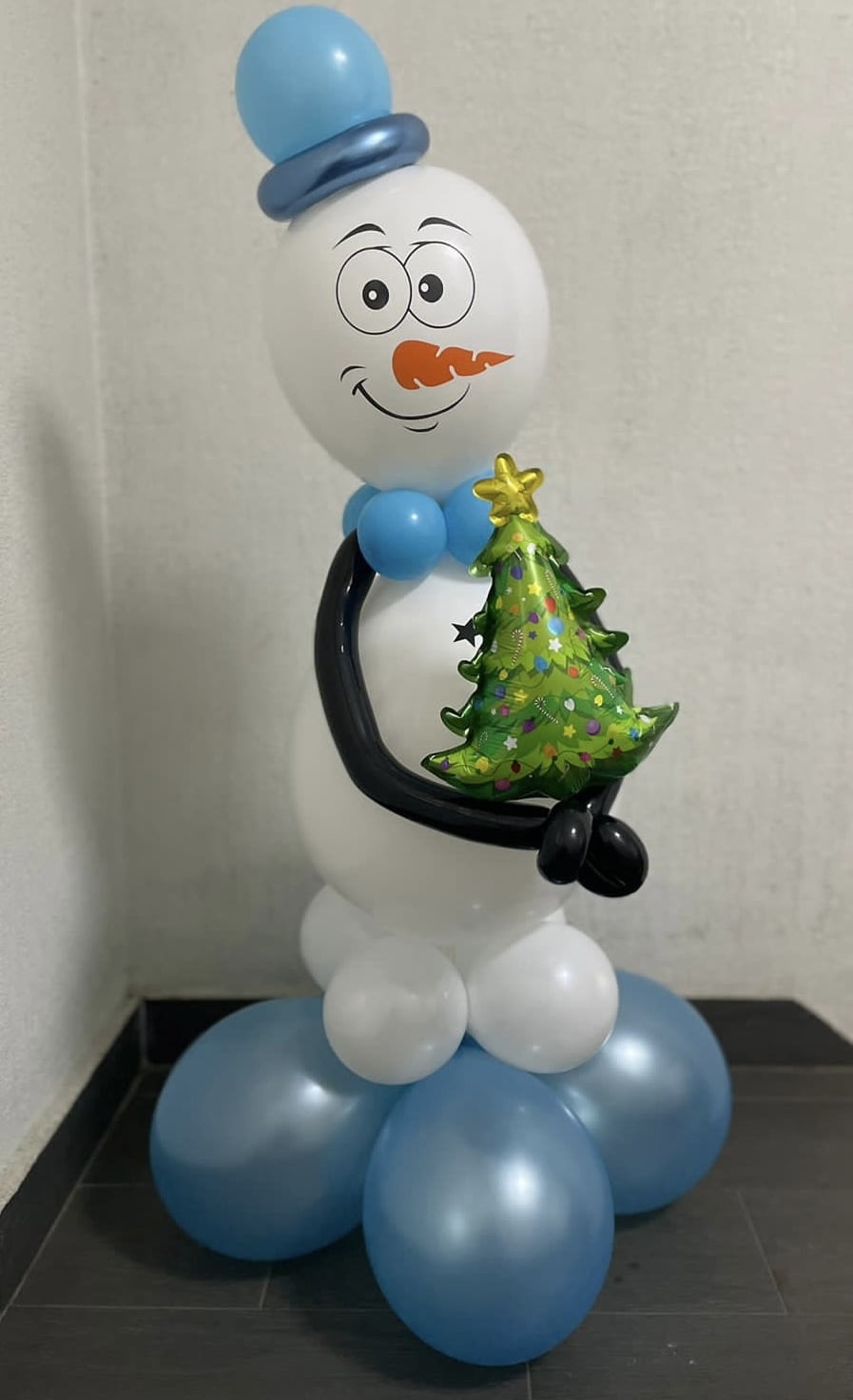 Снеговик фигура из шаров
